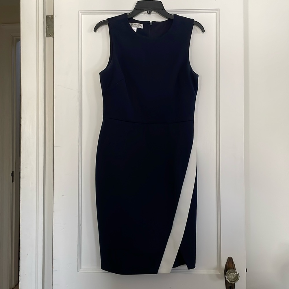Stunning Navy Dress with Cream Stripe 💙🤍